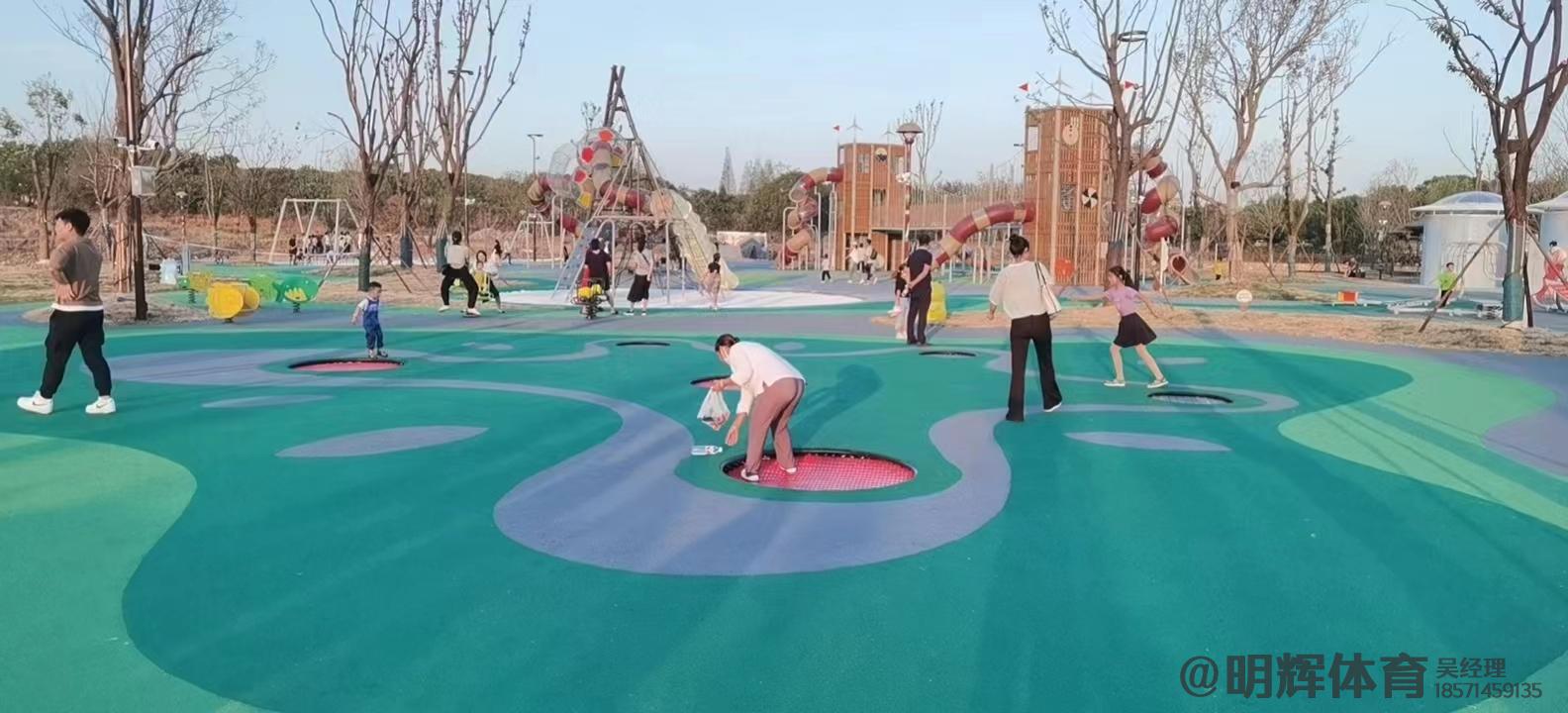 阿坝公园跑道是用什么材料做成的